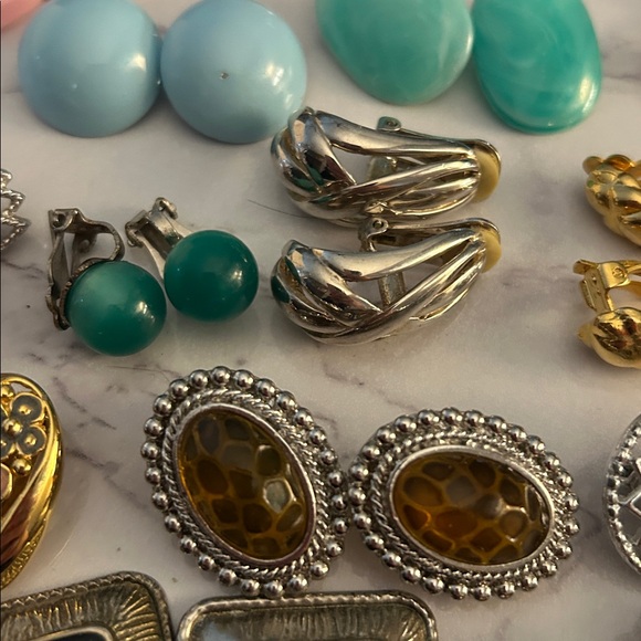 Lot of 31 Clip on or Screw Back Earrings - Picture 6 of 7